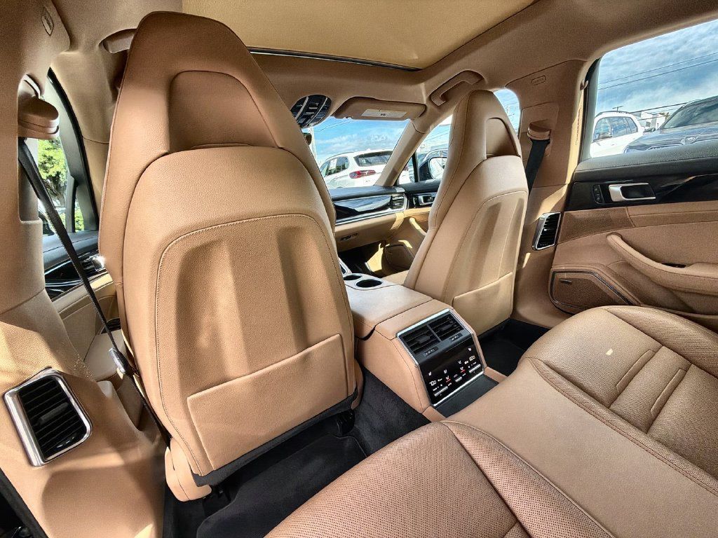 Used 2021 Porsche Panamera RWD image 20