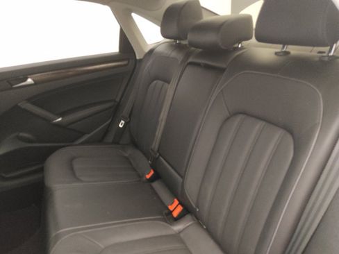 Used 2022 Volkswagen Passat 2.0T FWD image 18