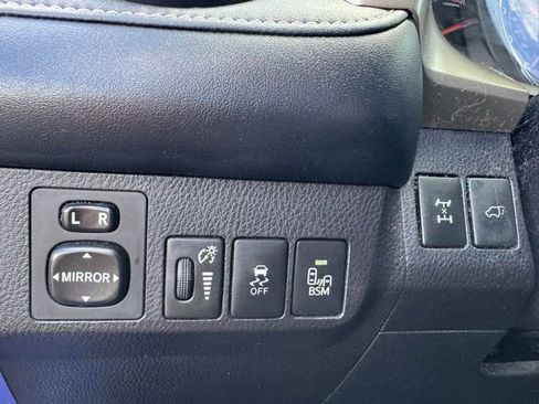 Used 2015 Toyota RAV4 Limited w/ Technology Package AWD/4WD image 19