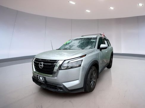 Used 2024 Nissan Pathfinder SV AWD/4WD image 2