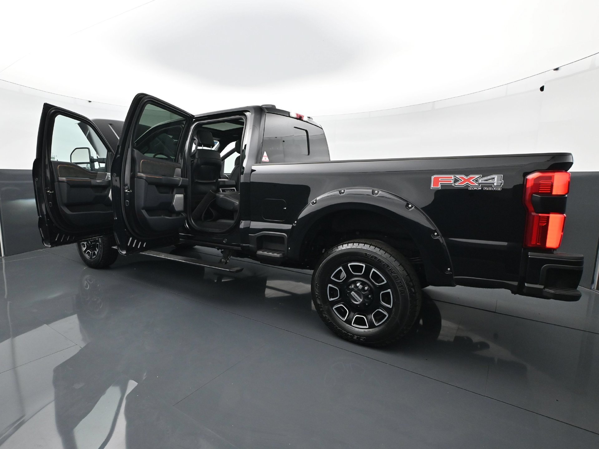 Used 2024 Ford F250 Platinum AWD/4WD image 32