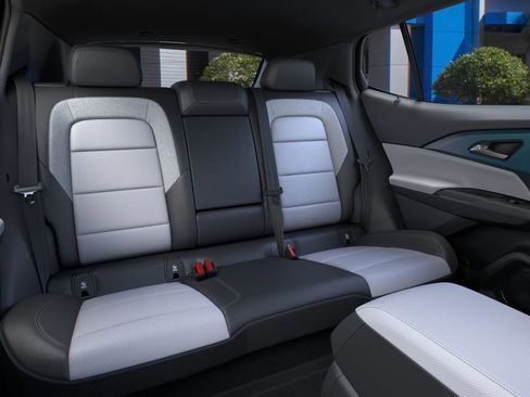 New 2026 Chevrolet Equinox EV LT image 17