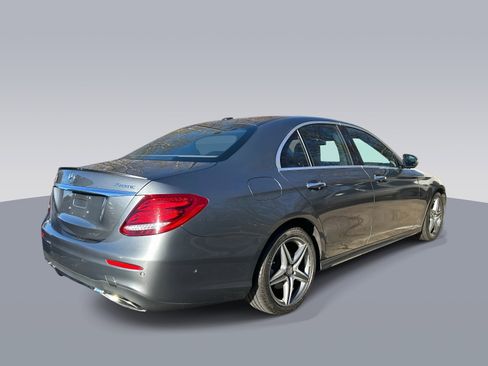 Used 2017 Mercedes-Benz E 300 4MATIC image 3