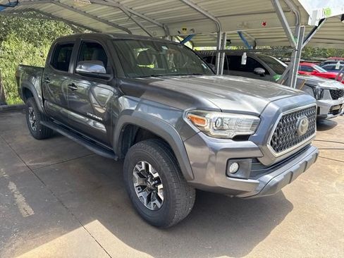 Used 2018 Toyota Tacoma TRD Off-Road AWD/4WD image 7