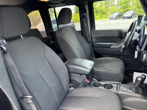 Used 2018 Jeep Wrangler Unlimited Sport S AWD/4WD image 31