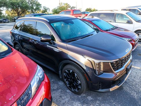 Used 2025 Kia Sorento EX w/ Panoramic Sunroof Package FWD image 7