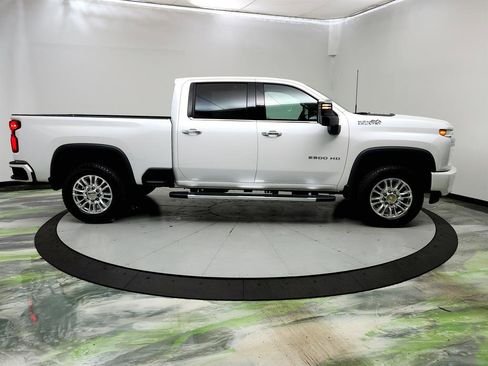 Used 2022 Chevrolet Silverado 2500 High Country w/ Safety Package II image 4