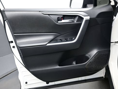 Used 2024 Toyota RAV4 XLE w/ Convenience Package AWD/4WD image 9