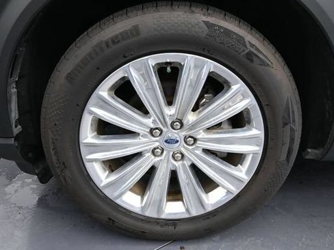 Used 2022 Ford Explorer Limited w/ Equipment Group 301A AWD/4WD image 22