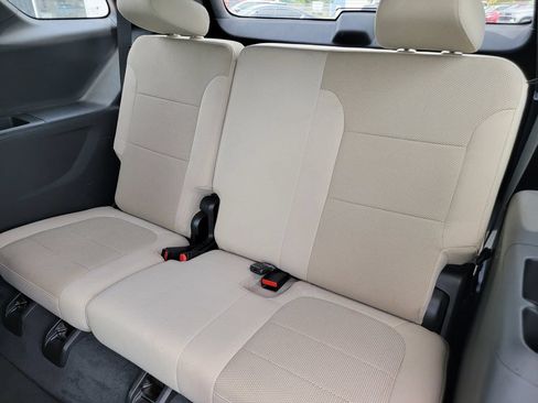 Used 2022 Chevrolet Traverse LT FWD image 22