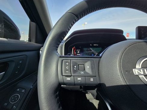 Used 2024 Nissan Rogue SL w/ SL Premium Package FWD image 11