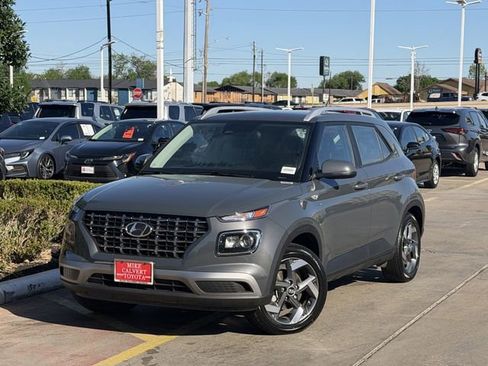 Used 2025 Hyundai Venue SEL image 2