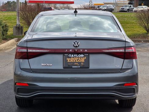 Used 2025 Volkswagen Jetta SE image 6