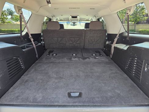 Used 2016 Chevrolet Suburban LS RWD image 17