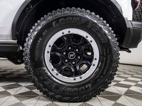 Used 2023 Ford Bronco Badlands w/ Sasquatch Package AWD/4WD image 39
