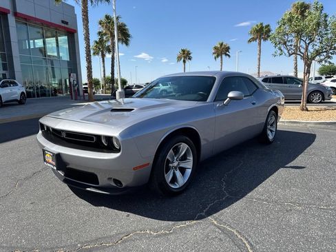 Used 2017 Dodge Challenger SXT RWD image 2