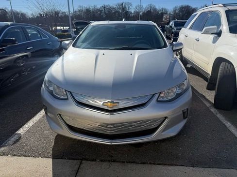 Used 2017 Chevrolet Volt LT w/ Comfort Package image 2