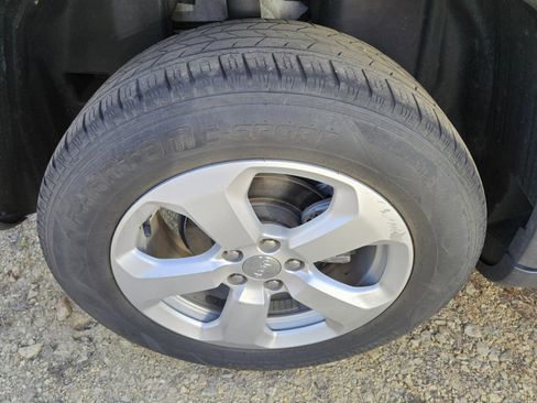 Used 2019 Jeep Compass Latitude w/ Popular Equipment Group AWD/4WD image 12