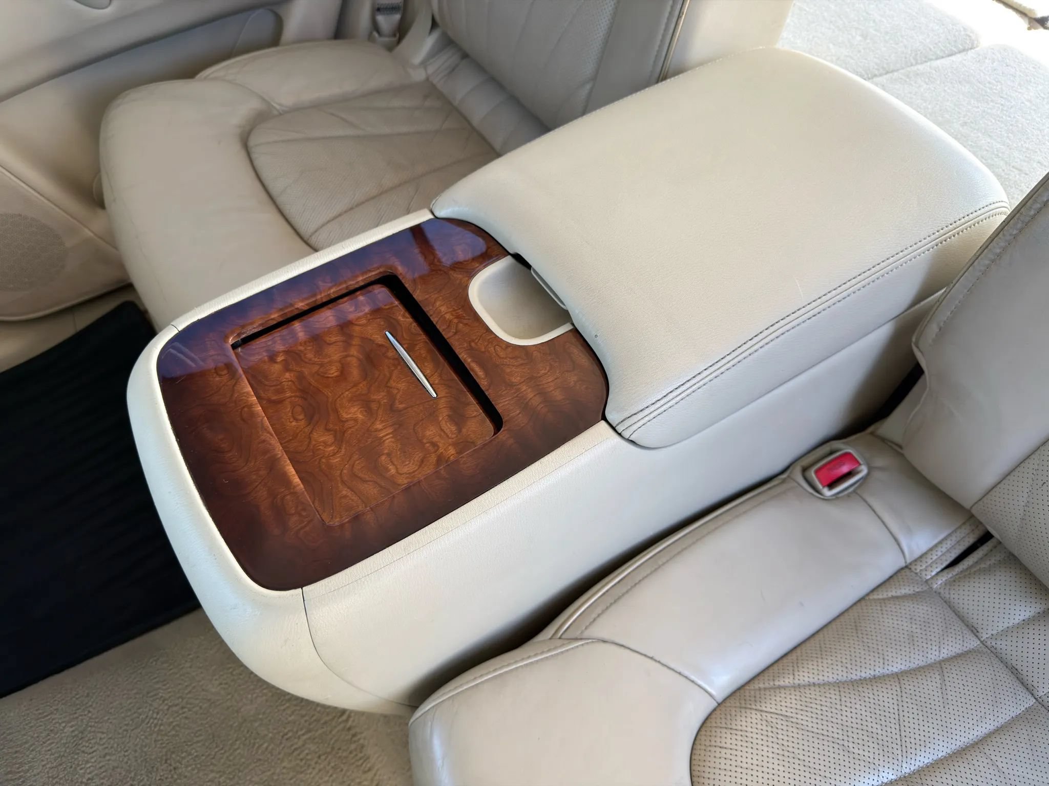Used 2016 INFINITI QX80 4WD w/ Deluxe Technology Package image 16