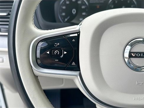 Used 2022 Volvo XC90 T5 Momentum w/ Advanced Package image 39