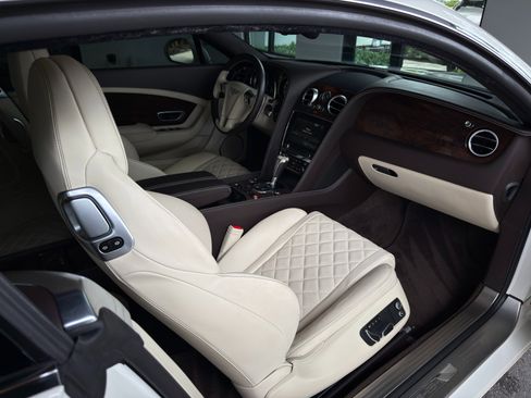 Used 2016 Bentley Continental GT image 19