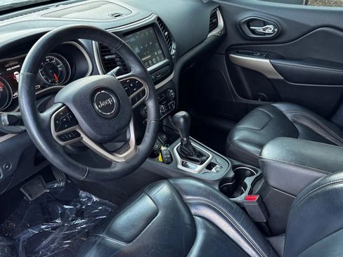 Used 2018 Jeep Cherokee Limited FWD image 24