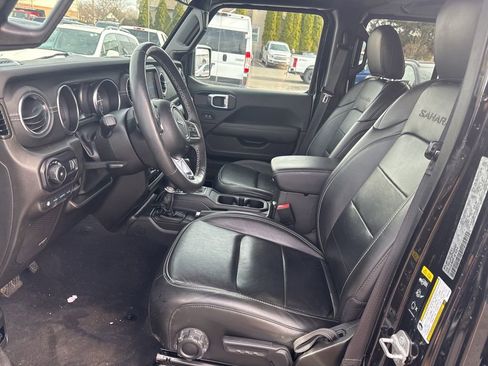 Used 2023 Jeep Wrangler Unlimited Sahara w/ Cold Weather Group image 10