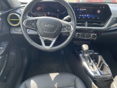 Used 2025 Chevrolet Trax ACTIV w/ Driver Confidence Package FWD image 11