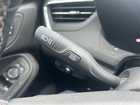 Used 2025 Buick Encore GX Preferred image 13