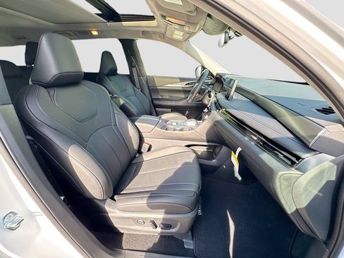 Certified 2026 INFINITI QX60 Luxe w/ Cargo Package FWD image 32