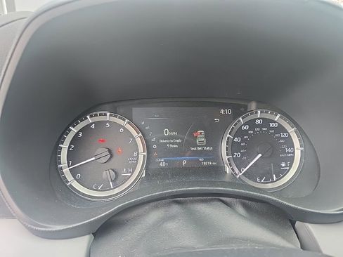 Used 2023 Toyota Highlander LE image 11