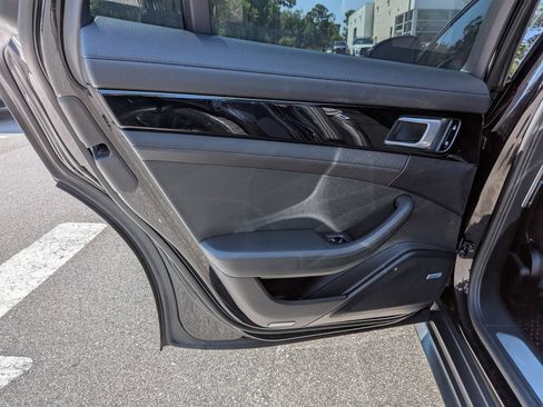 Used 2020 Porsche Panamera RWD image 28