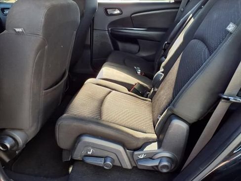 Used 2019 Dodge Journey SE w/ Blacktop Package FWD image 16