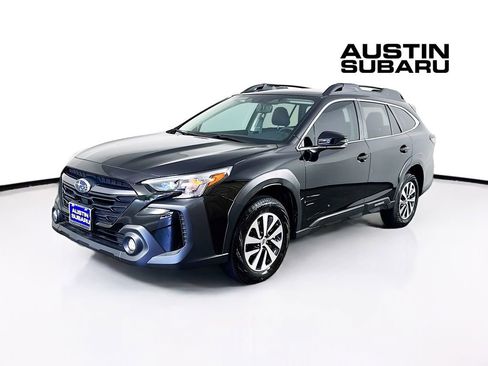 Used 2025 Subaru Outback Premium AWD/4WD image 3