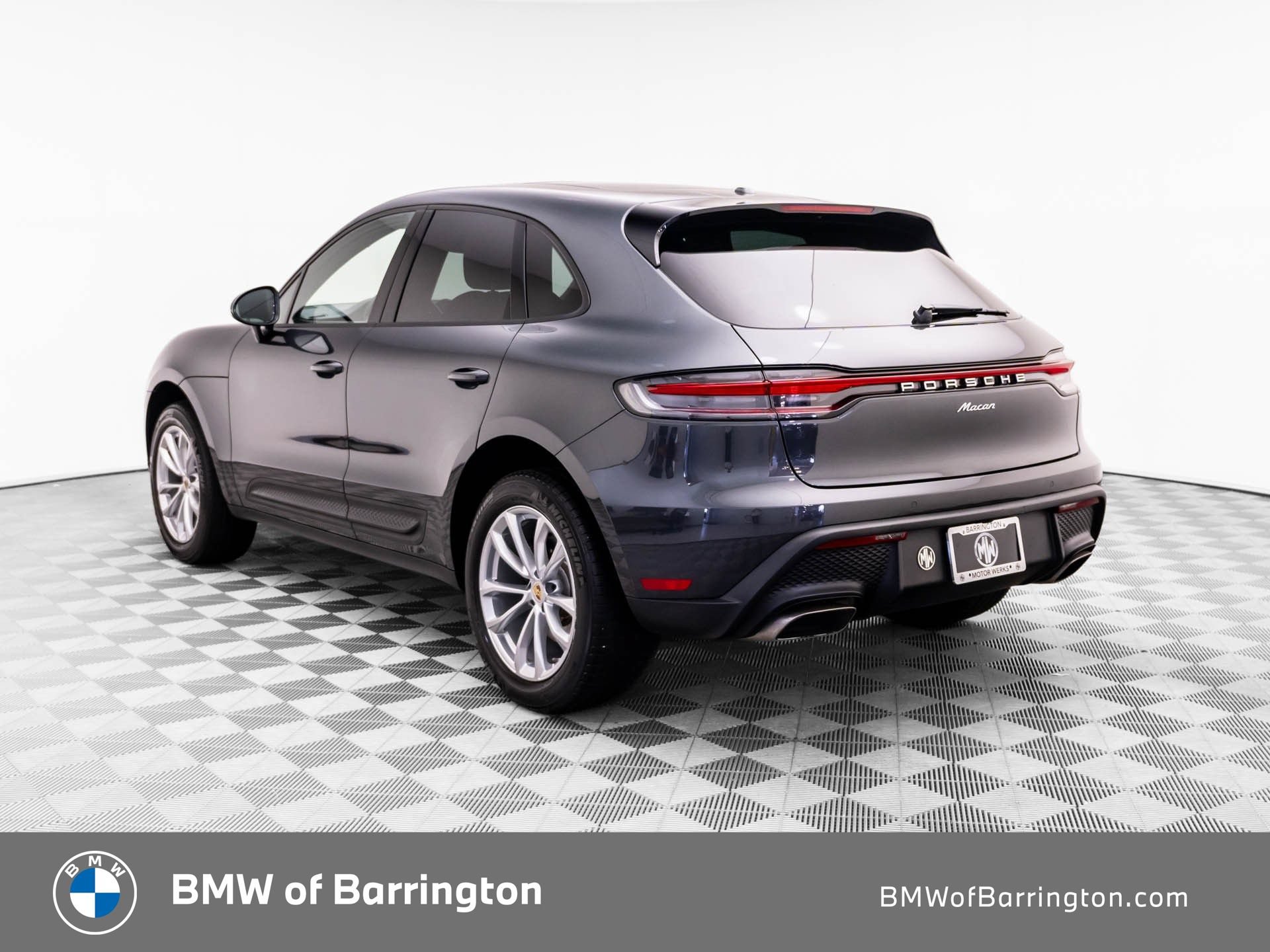 Used 2024 Porsche Macan AWD/4WD image 3
