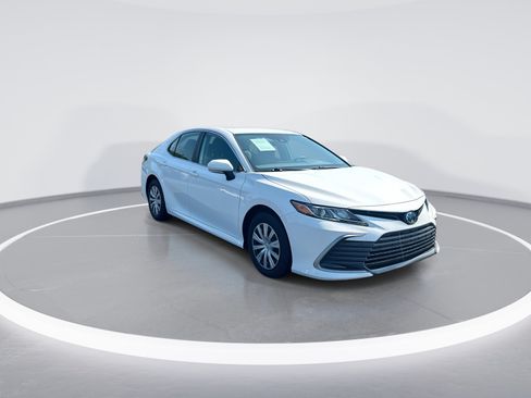 Used 2022 Toyota Camry LE FWD image 2