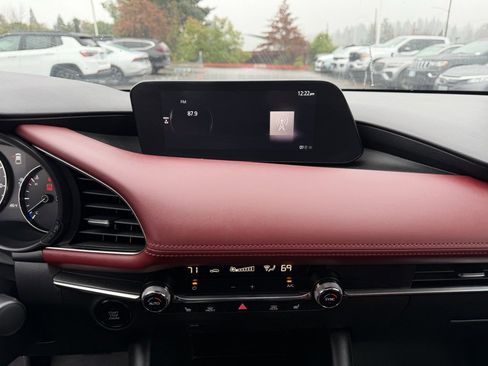 Used 2019 MAZDA MAZDA3 Premium image 22