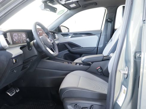 New 2026 Volkswagen Tiguan SE R-Line FWD image 7