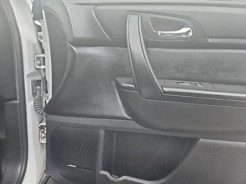 Used 2016 Chevrolet Traverse LT image 18