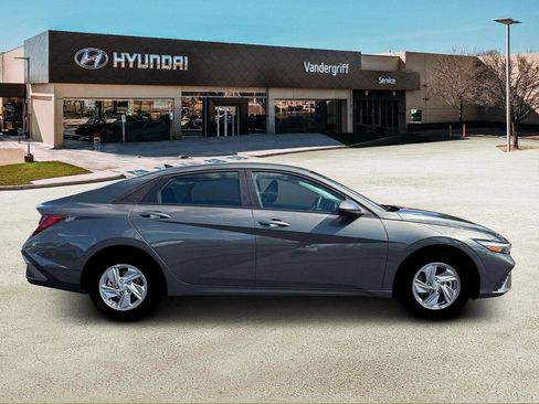 New 2026 Hyundai Elantra SE image 9