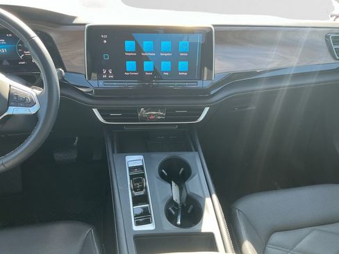 Used 2024 Volkswagen Atlas SE AWD/4WD image 11