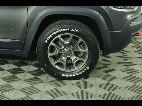 Used 2022 Jeep Cherokee Trailhawk w/ Premium Leather Package AWD/4WD image 11