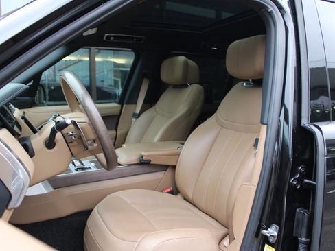 Used 2024 Land Rover Range Rover Long Wheelbase Autobiography image 5