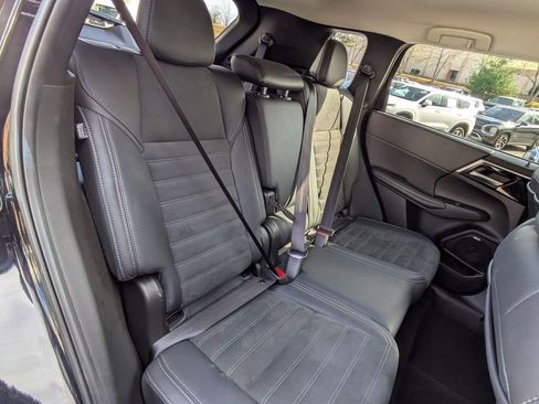 Used 2025 Mitsubishi Outlander SE image 27