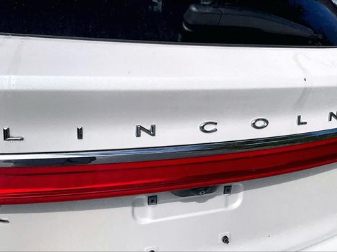 Used 2017 Lincoln MKX Reserve w/ Driver Assistance Package FWD image 35