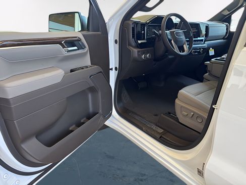 New 2026 GMC Sierra 1500 SLE w/ X31 Off-Road Package AWD/4WD image 11