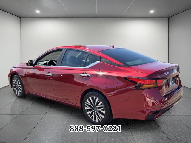 Used 2024 Nissan Altima 2.5 SV w/ SV Premium Package FWD image 3