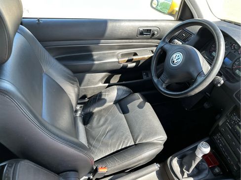 Used 2000 Volkswagen GTI GLX FWD image 9