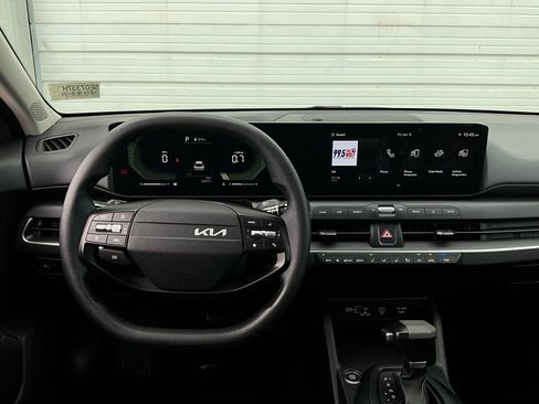 Used 2025 Kia K4 LXS image 13