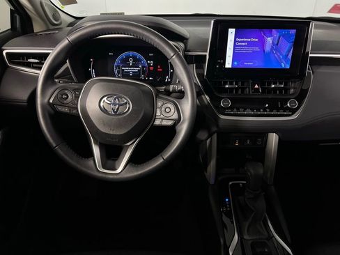 Used 2024 Toyota Corolla Cross XLE image 14